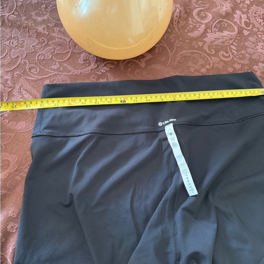 Lululemon black leggings size 18 - Picture 8 of 9